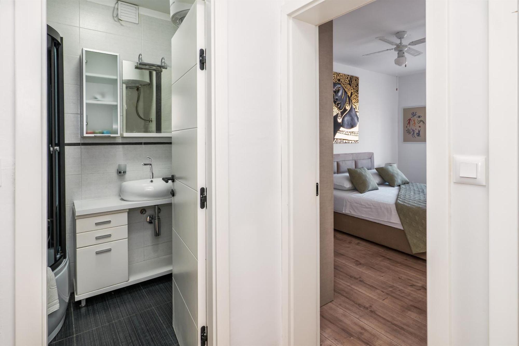 3-Bedroom Sea View Apartment - Balcony, Elevator - Spinut, Split Exterior foto