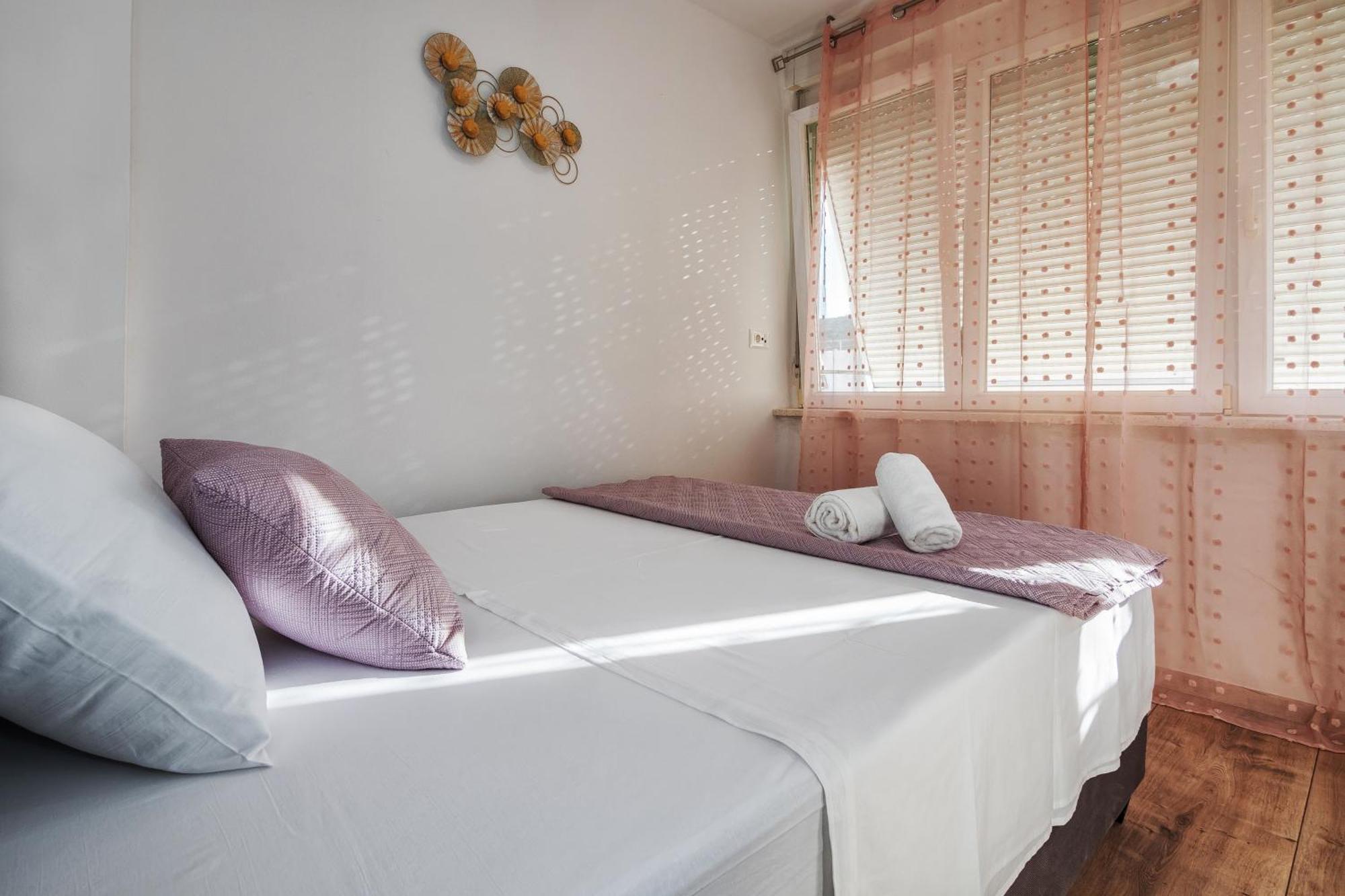 3-Bedroom Sea View Apartment - Balcony, Elevator - Spinut, Split Exterior foto